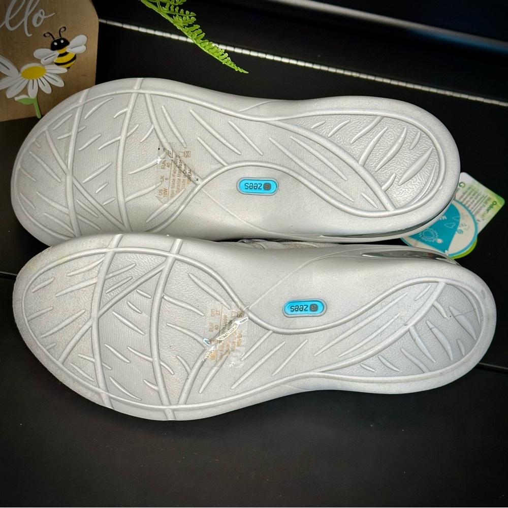 NWT BZees Reveal Grey Open Toe Comfort Shoe size 10W - Picture 12 of 13